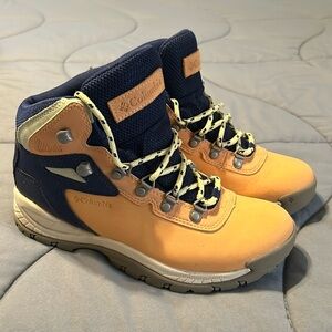 Columbia hiking boots